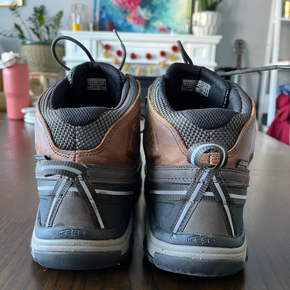 SOLD / KEEN Waterproof Hiking Boots - Picture 5 of 9